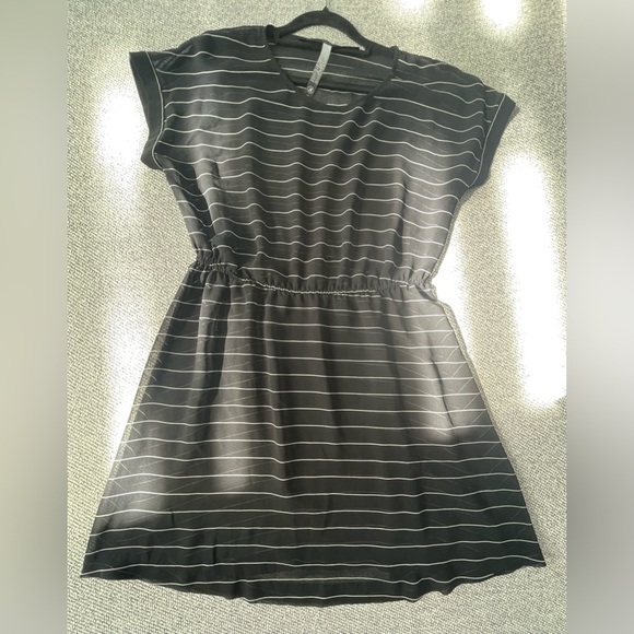 Kensie Black and White Dolman Sleeve Mini Dress - Picture 10 of 16